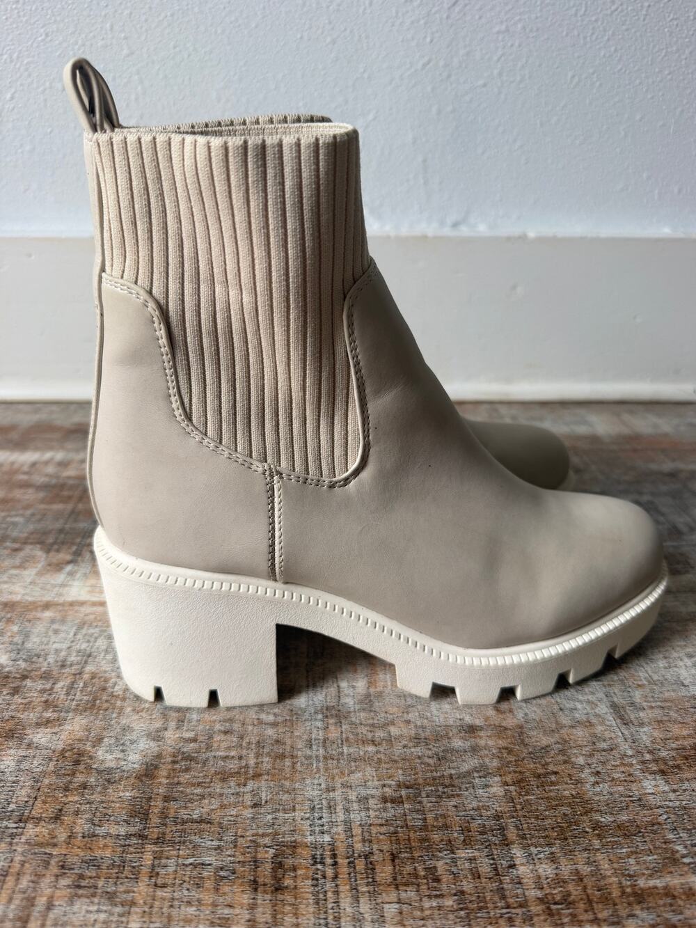 Dolce Vita Cream Colored Chunky Pull On Ankle Booties Women's Size 7